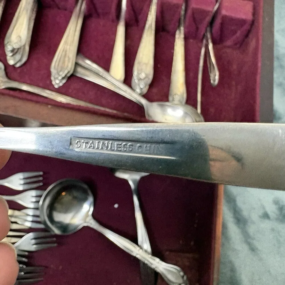 WMRogers & Son Silver plate Flatware Exquisite Collection Wooden Case 76 Piece